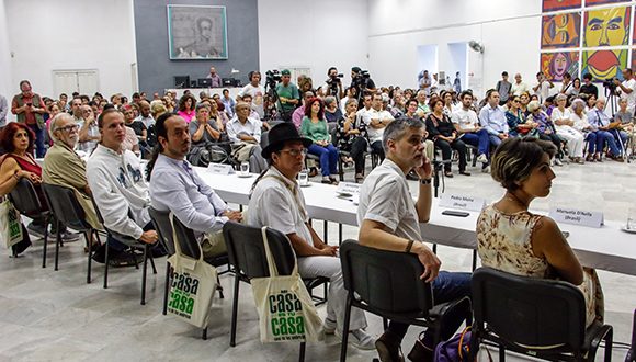 Constituyen jurado del Premio Literario Casa de las Américas.