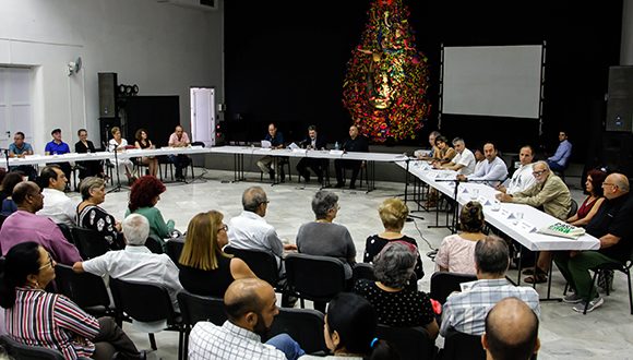 Constituyen jurado del Premio Literario Casa de las Américas.