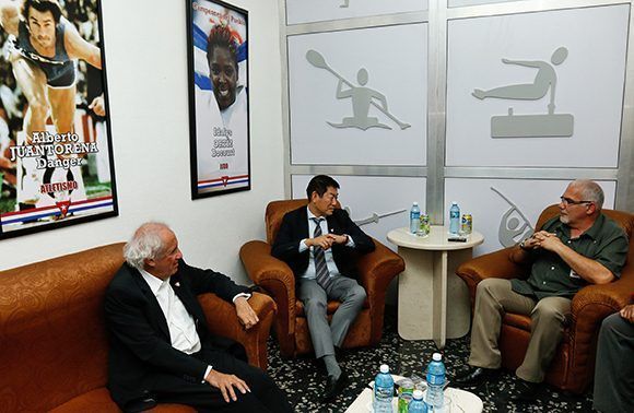 Antonio Becali Garrido , presidente del (INDER), durante un encuentro con Morinari Watanabe, presidente de la Federación Internacional de Gimnasia