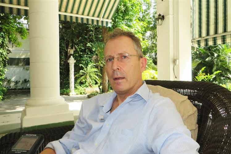 El embajador del Reino Unido en Cuba, Antony Stokes