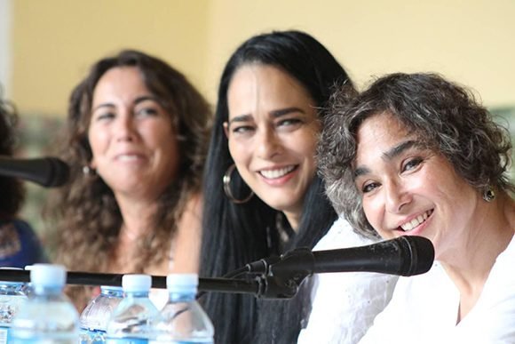 Arenal comparte junto a otras actrices invitadas a FIC Gibara. Foto: Festival Internacional de Cine de Gibara/ Facebook.