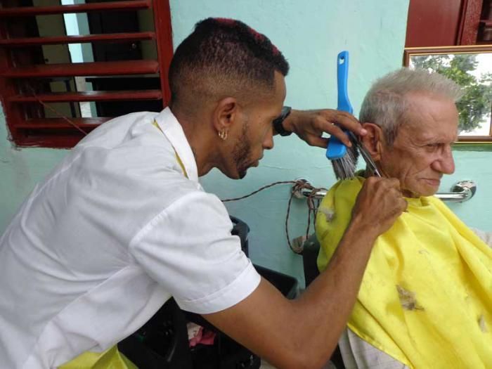 Barbero pelando