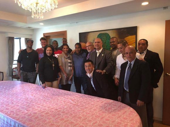 Presidente del INDER se reunió con peloteros cubanos en Japón