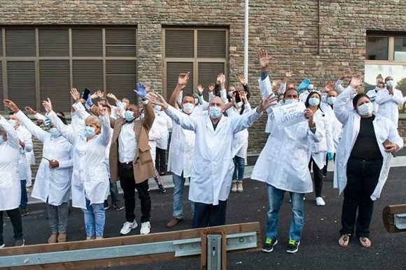 Junto a nuestros pares andorranos estamos tratando de mejorar la incidencia de esta virosis tan terrible, “dando todo lo que podemos para avanzar y lograr contener la epidemia”, asegurararon médicos cubanos que combaten en Andorra la COVID-19.