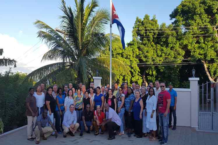 Colaboradores cubanos en Antigua y Barbuda Colaboradores cubanos en Antigua y Barbuda