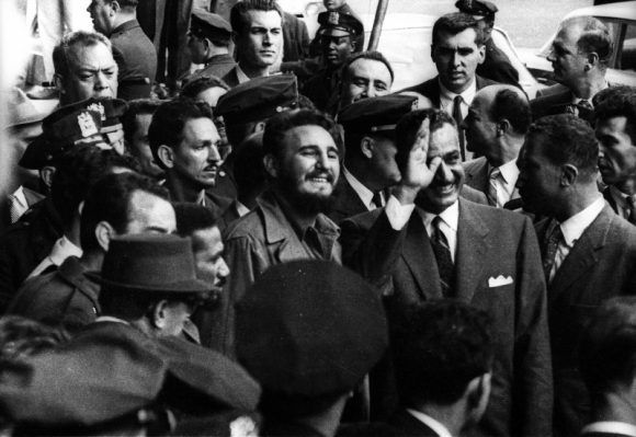 El Presidente de la República Árabe Unida, Gamal Abdel Nasser, también creyó oportuno concurrir al ya célebre y humilde hotel del barrio negro de Harlem para reiterar la simpatía de su pueblo por la Revolución Cubana