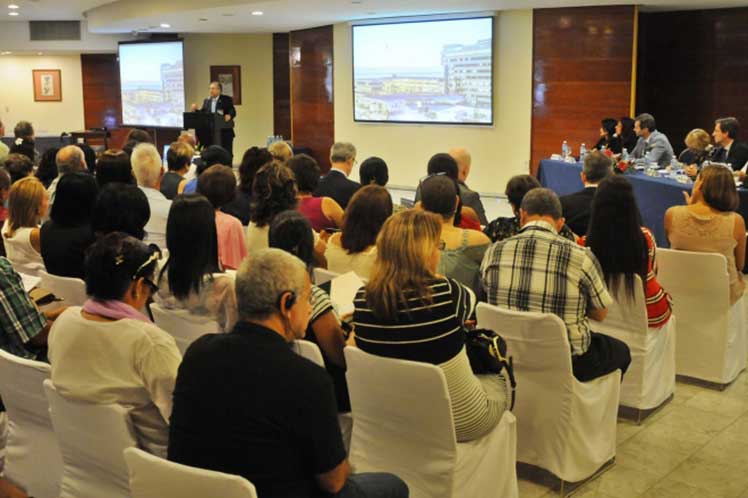 Conferencia sobre antimicrobianos en Cuba