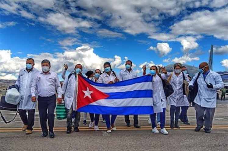 Médicos cubanos