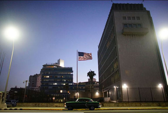 Expertos de varias partes del mundo han desestimado la ocurrencia de ataques sónicos en la embajada de los Estados Unidos en Cuba. Foto: Alexandre Meneghini/ Reuters.