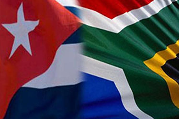 banderas de Sudáfrica y Cuba