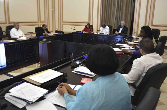 El Consejo de Estado sesionó en el Salón Baraguá del Captolio Nacional, sede de la Asamblea Nacional del Poder Popular. Foto: Estudios Revolución