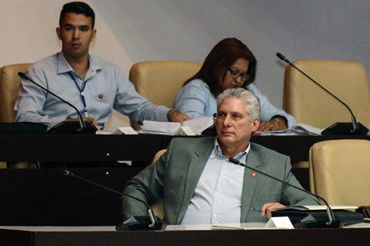 Díaz-Canel en la cuarta sesión extraordinaria de la IX Legislatura de la Asamblea Nacional del Poder Popular