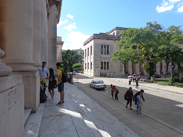 Plaza Ignacio Agramonte, un espacio distintivo de la Universidad.
