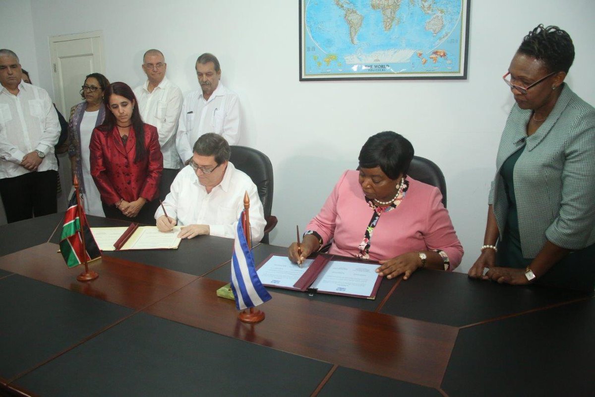 Bruno Rodríguez y Mónica k. Juma firmaron un acuerdo sobre exención de visado para asuntos diplomáticos