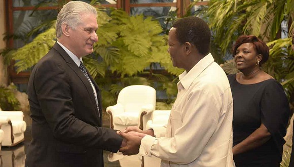 Presidente de Cuba recibió a canciller de Kenya