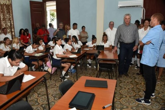 Díaz-Canel visitó Escuela Pedagógica de Santiago