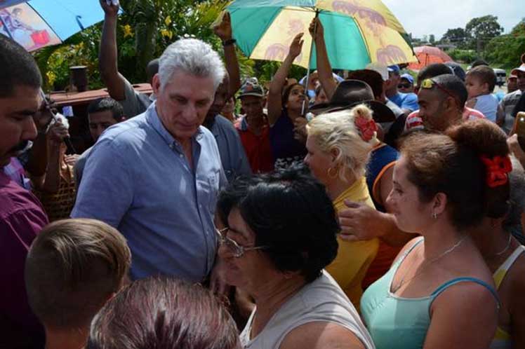 Miguel Díaz-Canel en diálogo con el pueblo