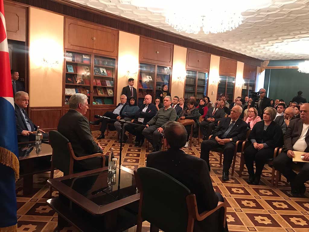 Sostiene presidente Díaz-Canel encuentro con cubanos en Moscú