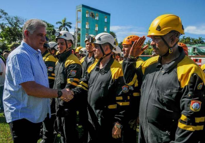 Al término del Ejercicio, Díaz-Canel felicitó el trabajo realizado por todas las fuerzas y la población. Foto: Jose M. Correa / Granma
