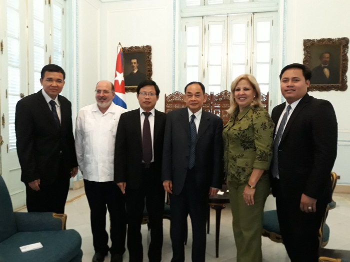 Viceministra cubana de Relaciones Exteriores recibe a dirigente partidista camboyano