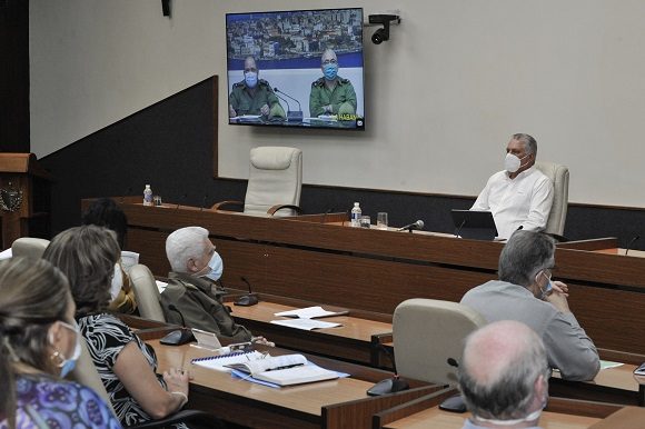 Día doloroso vivió Cuba este jueves al conocerse del fallecimiento de 18 personas a causa de la COVID-19, la cifra más alta desde que la enfermedad traspasó las fronteras de la Isla en marzo del 2020. De ese lamentable número, 16 muertes ocurrieron en varios hospitales de La Habana; una en Mayabeque y otra en Camagüey. Día doloroso vivió Cuba este jueves al conocerse del fallecimiento de 18 personas a causa de la COVID-19, la cifra más alta desde que la enfermedad traspasó las fronteras de la Isla en marzo del 2020. De ese lamentable número, 16 muertes ocurrieron en varios hospitales de La Habana; una en Mayabeque y otra en Camagüey.