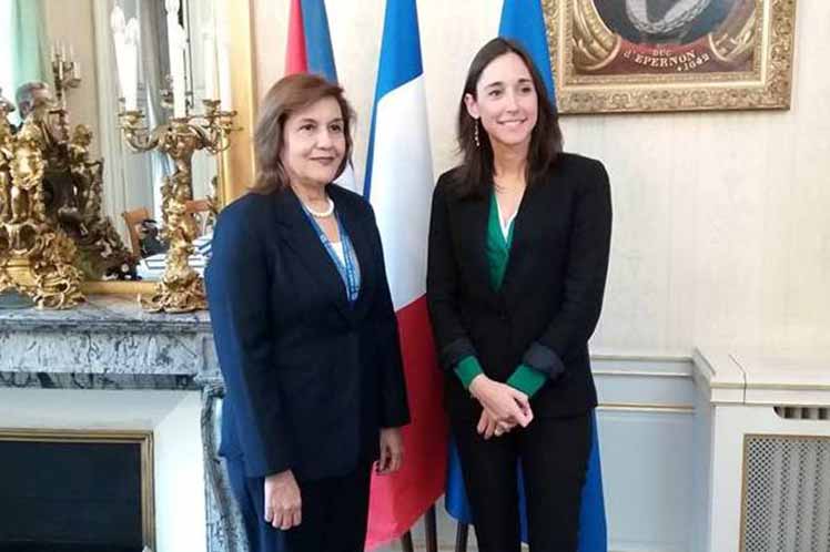 Secretaria de Estado de Francia recibe en París a ministra cubana de Ciencia, Tecnología y Medio Ambiente, Elba Rosa Pérez