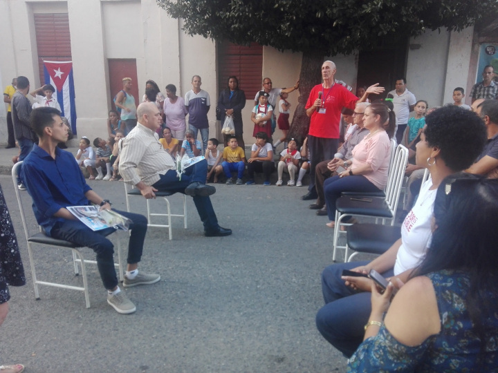 Encuentro con los pobladores del Consejo Popular La Gloria. /Foto: del autor