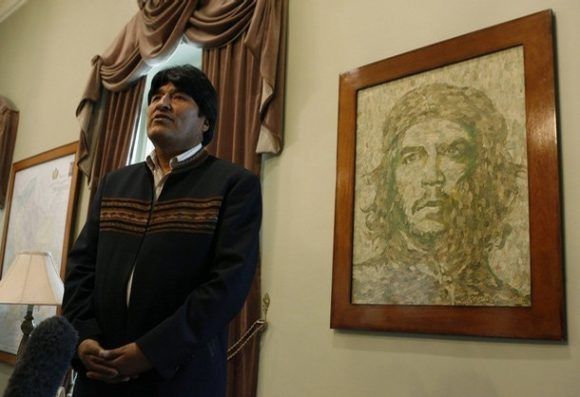 Evo Morales e imagen del Che Guevara