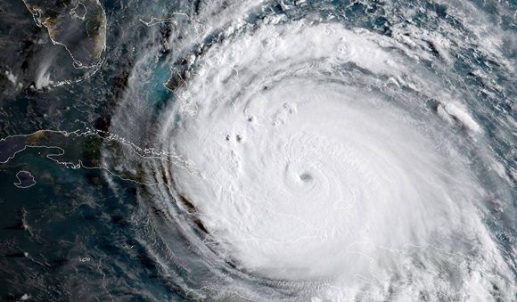 Huracán Irma al norte del extremo oriental de Cuba el 8 de septiembre de 2017
