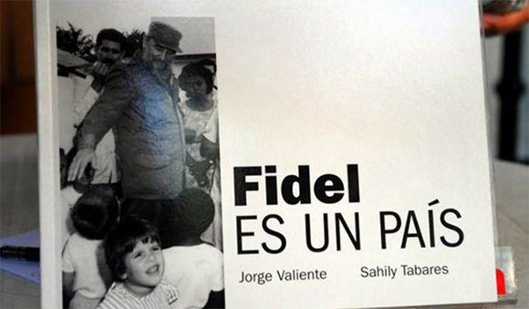 “Fidel es un país”, noventa imágenes en la historia. Autores: Jorge Valiente y Sahily Tabares.