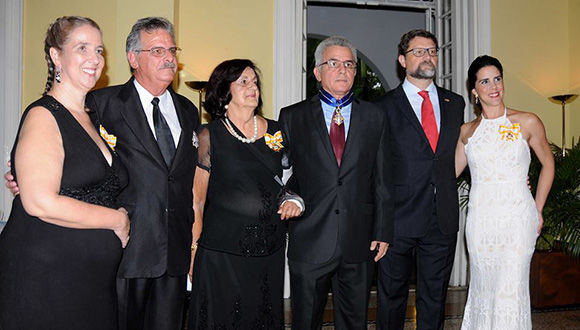 Condecoran a promotores de la amistad entre España y Cuba 