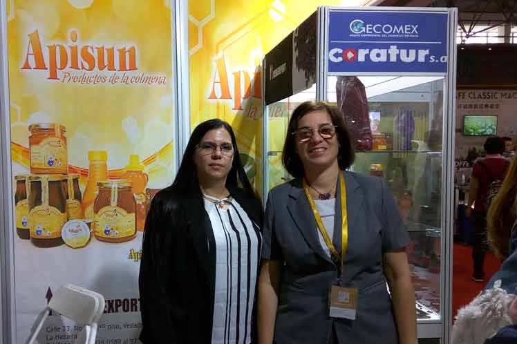 Delegadas cubanas en Feria internacional de China Delegadas cubanas en Feria internacional de China