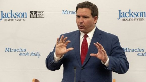 El gobernador de Florida se ha negado a tomar medidas estrictas para cerrar otra vez la economía del estado.