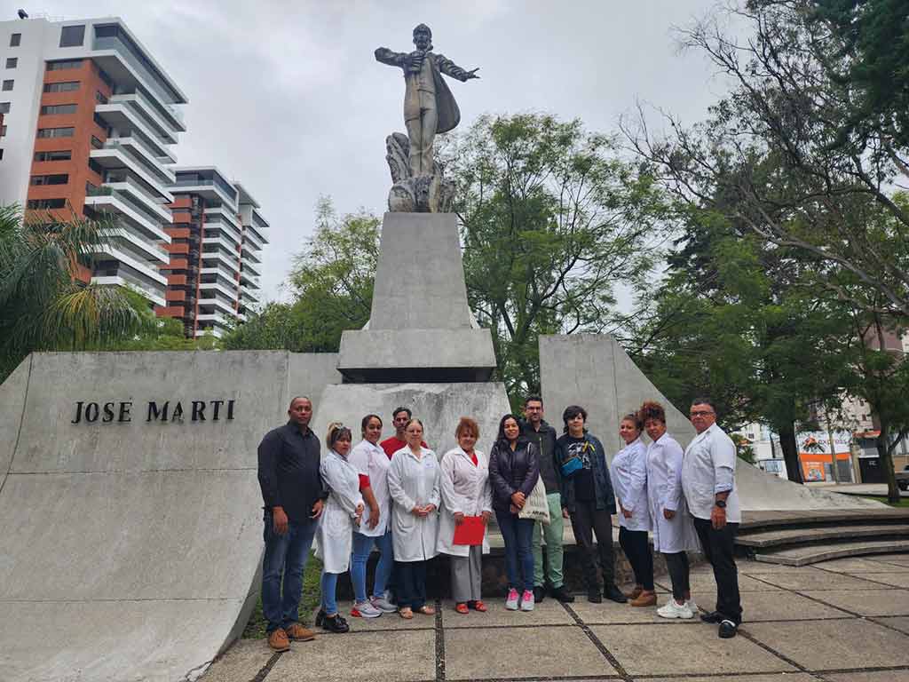 Profesionales de Cuba celebran 25 años de brindar salud en Guatemala