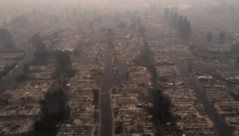 Barrio destruido por el fuego en Medford, Oregón. Foto: Reuters.