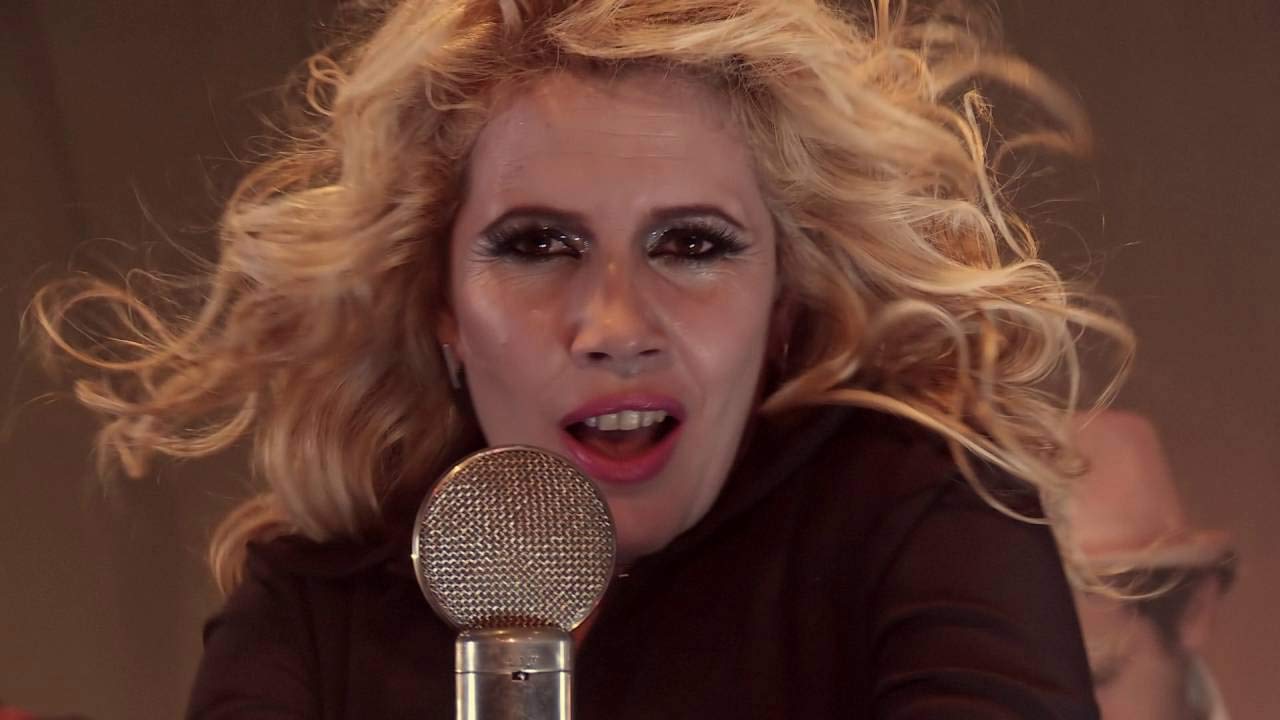 Isis Flores 