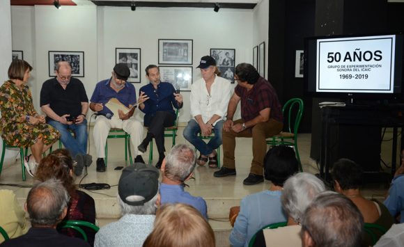 En un encuentro a propósito de los 50 años del GESI. Foto: Juan Carlos Borjas.