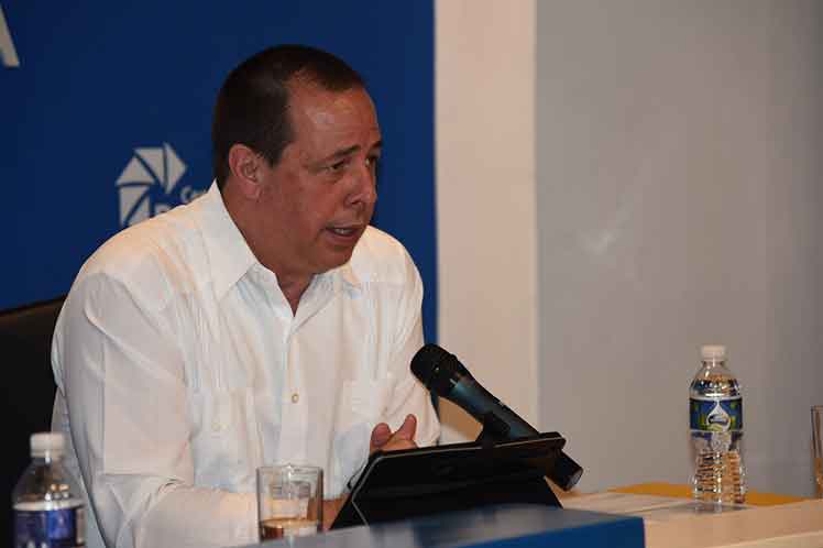 ministro de Salud, José Ángel Portal
