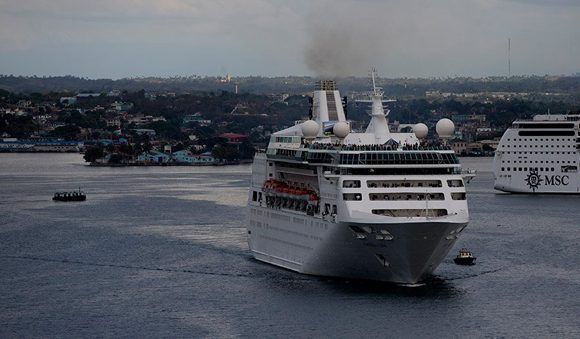 Crucero en Bahía de La Habana