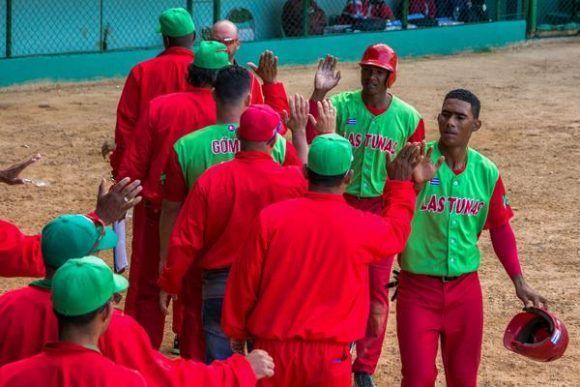 Las Tunas iguala su mejor actuación histórica en una temporada regular de las Series Nacionales de Béisbol con 54 victorias. Las Tunas iguala su mejor actuación histórica en una temporada regular de las Series Nacionales de Béisbol con 54 victorias.