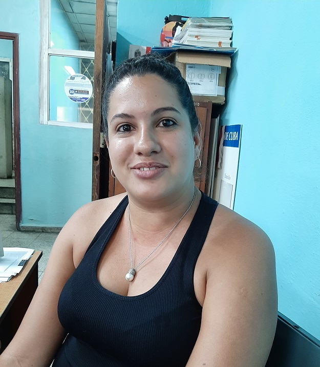 Lianet Rodríguez Frómeta, especialista en Comunicación de las oficinas de Correos Santiago de Cuba