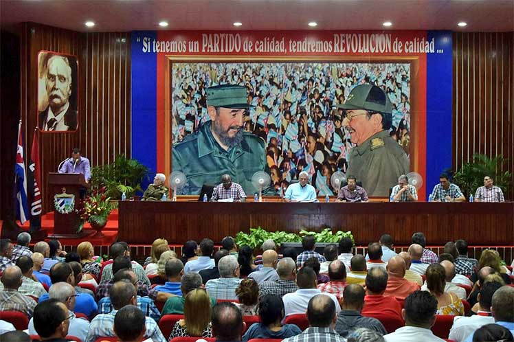 Presidente de Cuba insta a trabajar creativamente en contexto actual Presidente de Cuba insta a trabajar creativamente en contexto actual