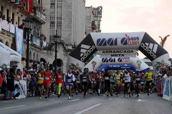 Henry Jaén y Misleidys Vargas se coronan en Marabana 2016