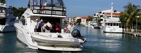La segunda medida aclara que se autoriza la entrada y salida a Cuba de ciudadanos cubanos residentes en el exterior en embarcaciones de recreo a través de las marinas Hemingway (La Habana) y Gaviota-Varadero (Matanzas).