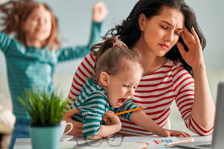 Teletrabajo, cocina y mujeres al borde de un ataque de nervios Teletrabajo, cocina y mujeres al borde de un ataque de nervios