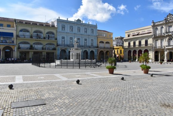 La Plaza Vieja en sus inicios se llamó Plaza Nueva y fue un barrio residencial de la burguesía criolla. Foto: Lili Chang La Plaza Vieja en sus inicios se llamó Plaza Nueva y fue un barrio residencial de la burguesía criolla. Foto: Lili Chang