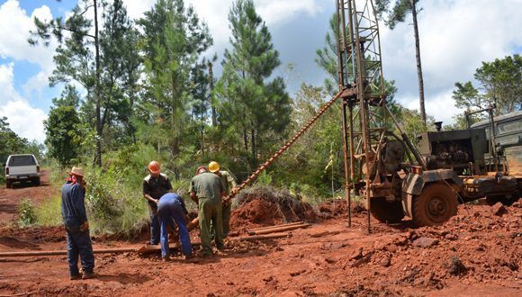 Geólogos trabajando en Pinares de Mayarí. Foto: Cortesía MINEM