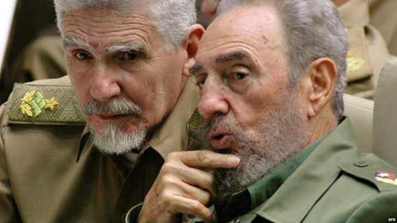 Ramiro Valdés y Fidel Castro.