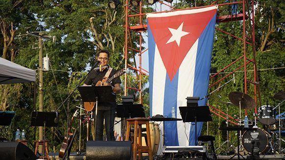 El invitado del trovador cubano fue en esta ocasión el mexicano Gerardo Pablo. Foto: Iván Soca.