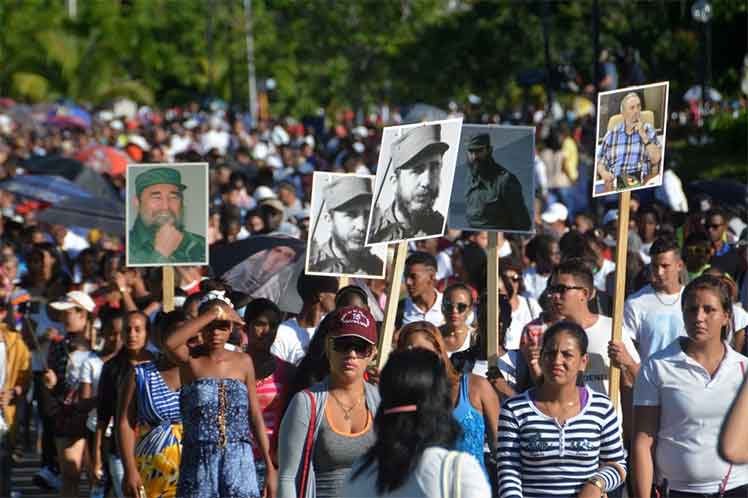 Cuba con Fidel Castro en la memoria a tres años de su inhumación Cuba con Fidel Castro en la memoria a tres años de su inhumación
